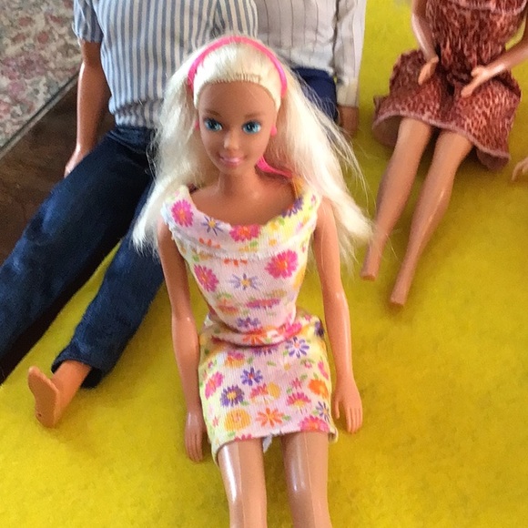 10 Barbies and Two KensThe price is right - Picture 6 of 16